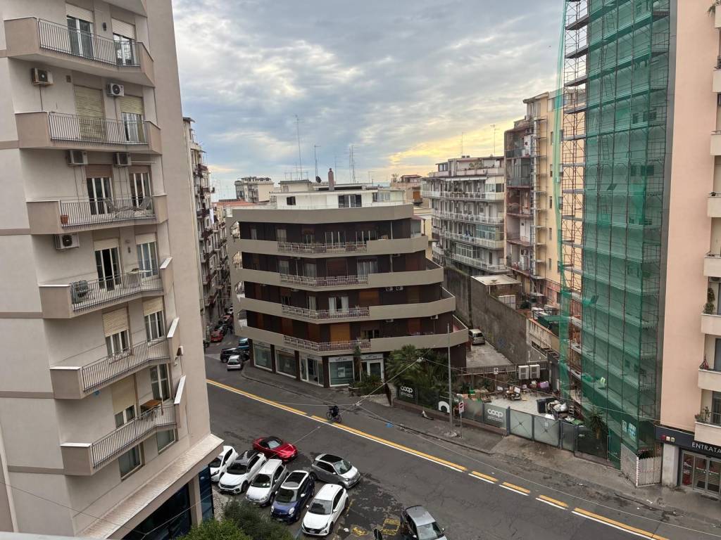 Appartamento a Catania in Via Giuseppe Macherione - Foto 2