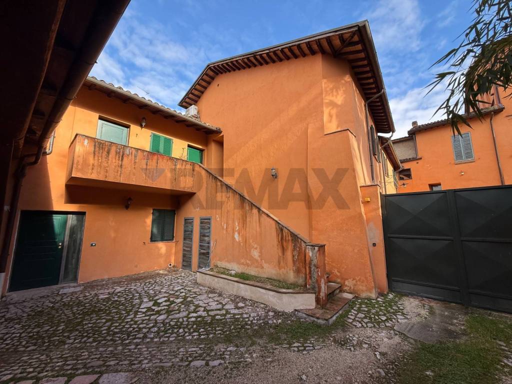 Appartamento a Foligno in VIA DEL LICEO, 13 - Foto 2