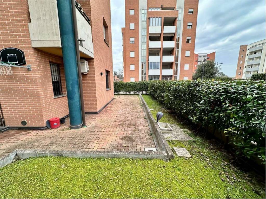 Appartamento a Imola in Piano terra con GIARDINO PRIVATO e garage - Foto 4