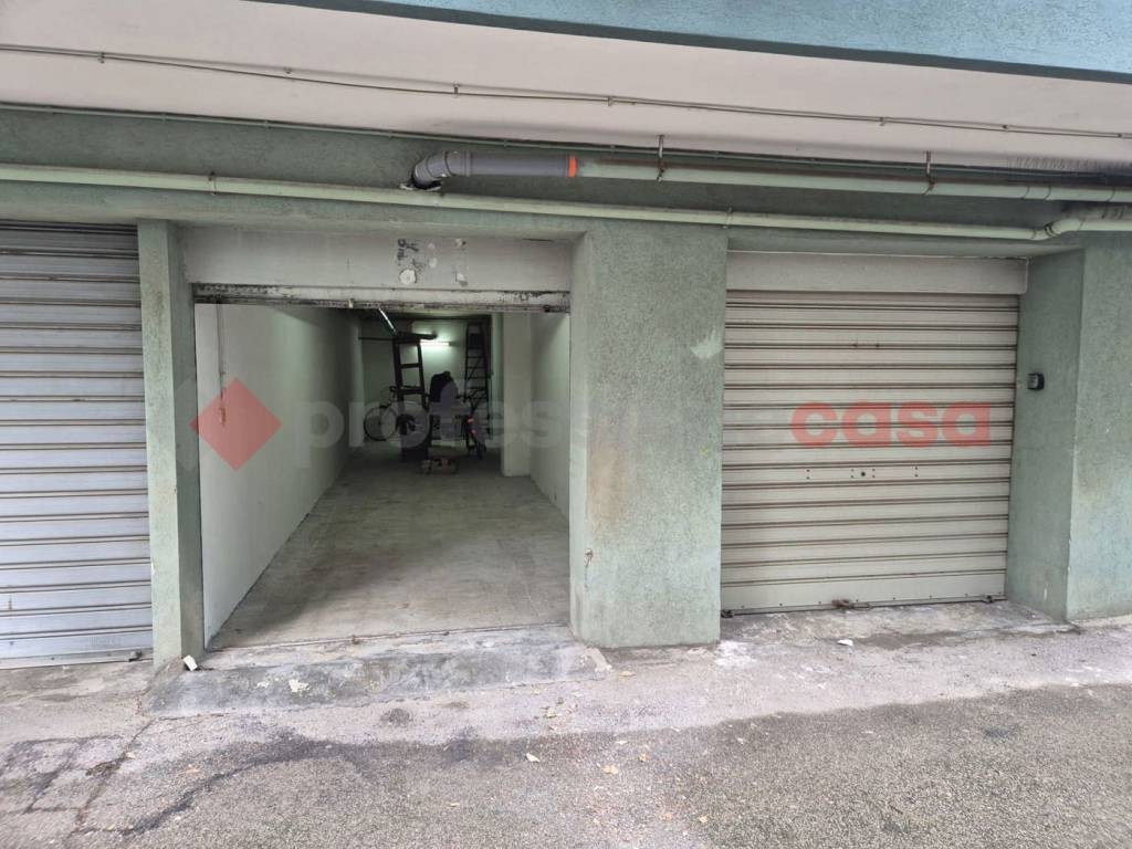 Box / garage a Brindisi in VIA SAN MARTINO DELLA BATTAGLIA, 3 - Foto 2