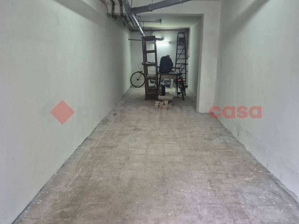 Box / garage a Brindisi in VIA SAN MARTINO DELLA BATTAGLIA, 3 - Foto 4
