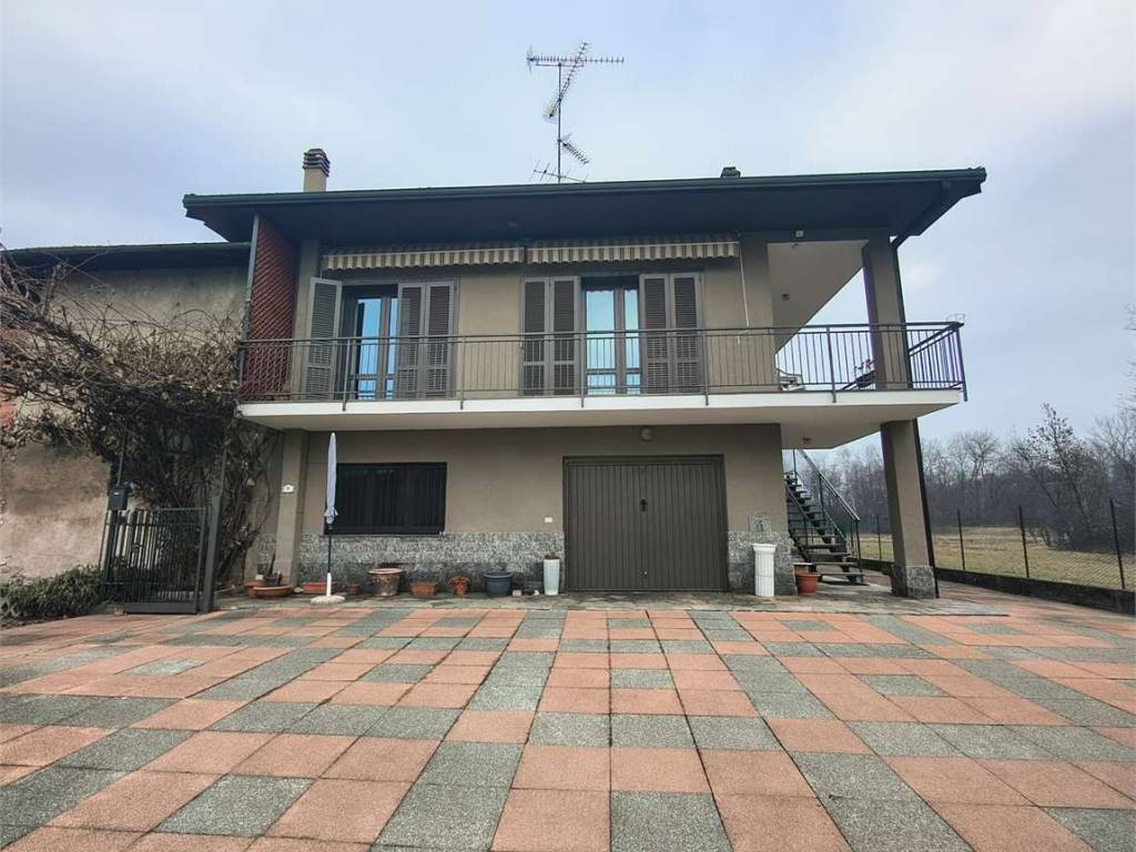 Casa indipendente a Bogogno in strada cazzotta, 8 - Foto 2