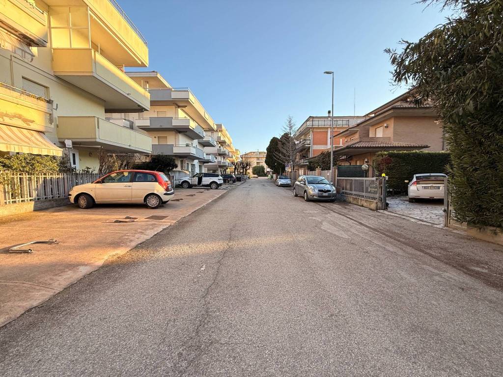 Appartamento a Alba adriatica in Via Venezia, 11 - Foto 3