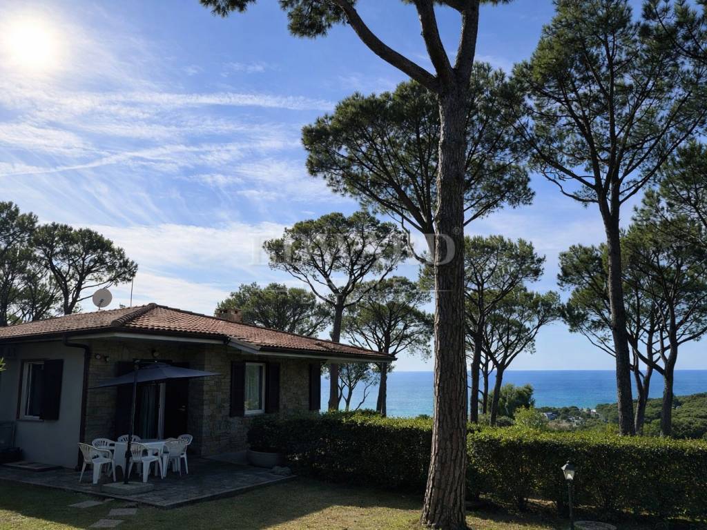 Villa a Castiglione della pescaia in Viale Piemonte - Foto 2