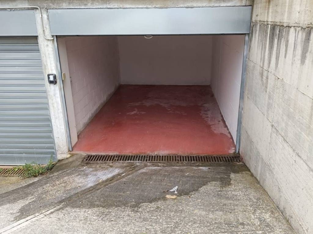 Box / garage a Finale ligure in Via Oddone Pascale, 2 - Foto 3