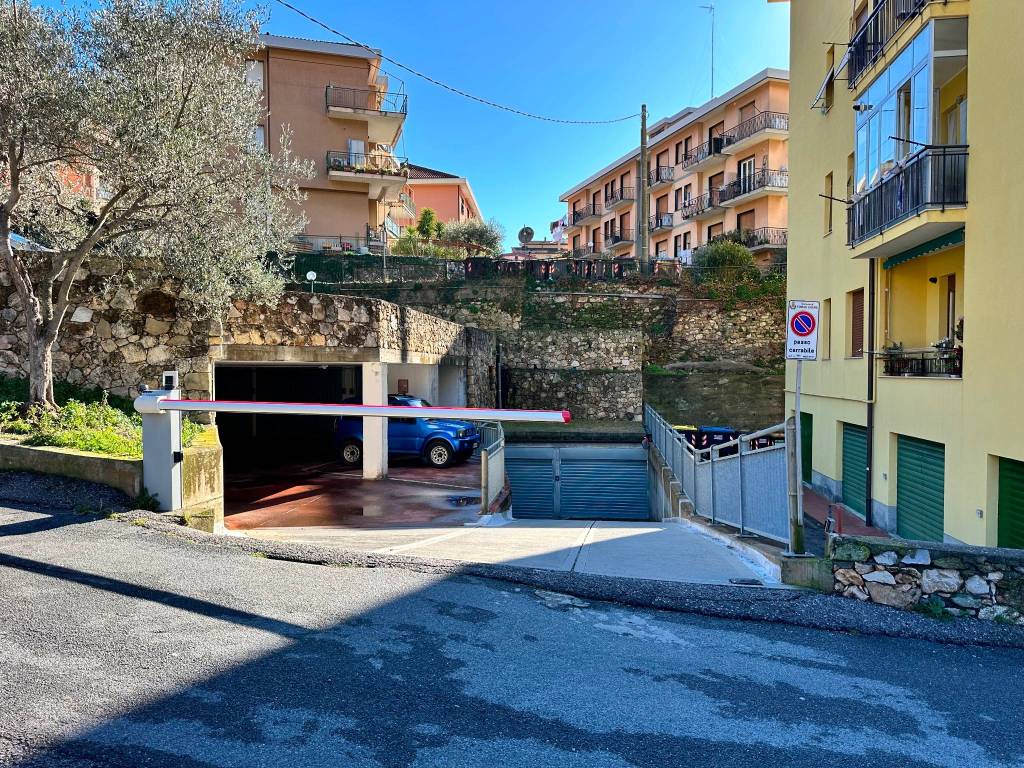Box / garage a Finale ligure in Via Oddone Pascale, 2 - Foto 4