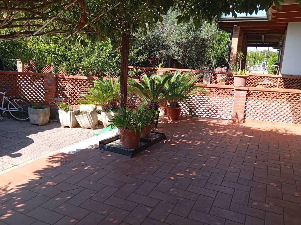 Villa a Pozzuoli in Via Cuma Licola - Foto 2