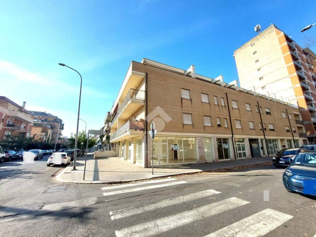 Appartamento a Latina in viale petrarca, 68 - Foto 2