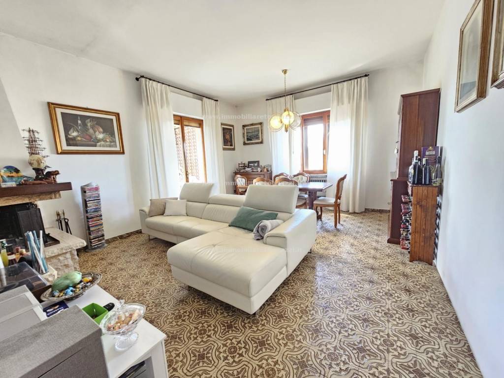 Palazzo / stabile a Gambassi terme in Zona periferia - Foto 2