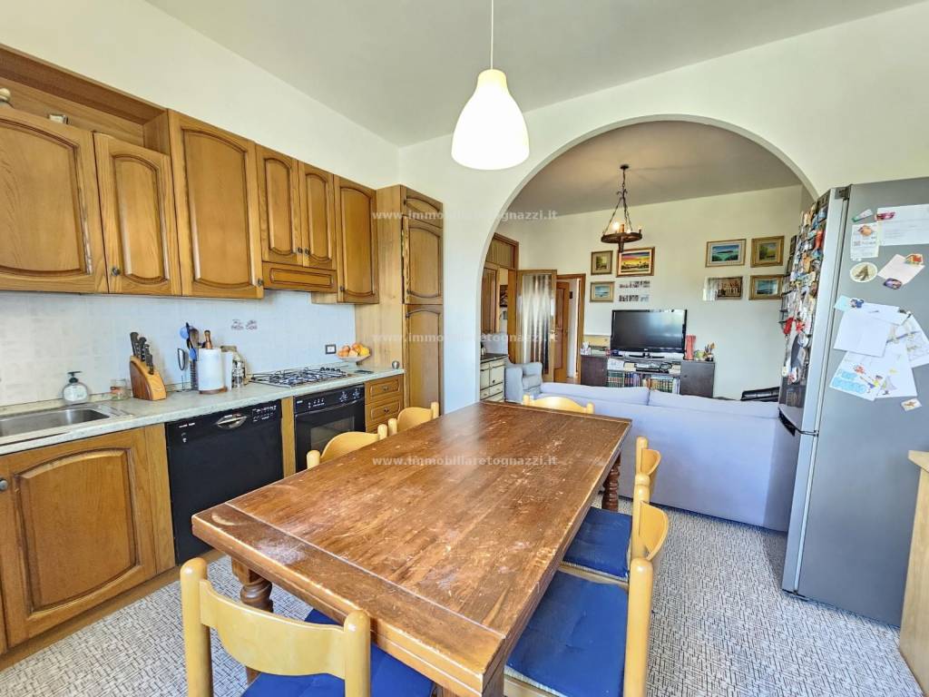 Palazzo / stabile a Gambassi terme in Zona periferia - Foto 4