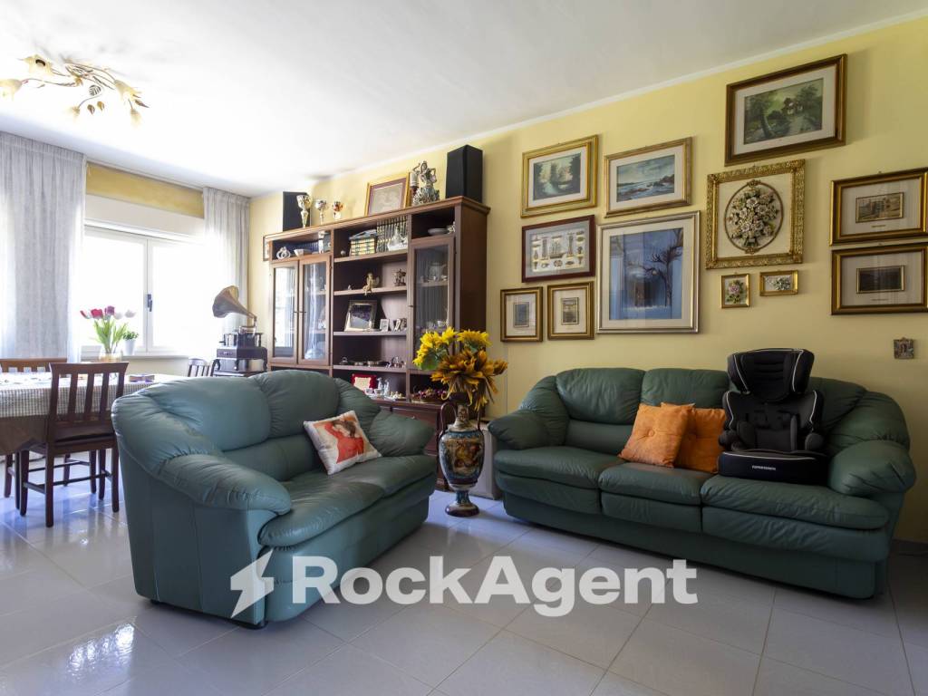 Appartamento a Catanzaro in Via Monsignor Armando Fares, 21 - Foto 2