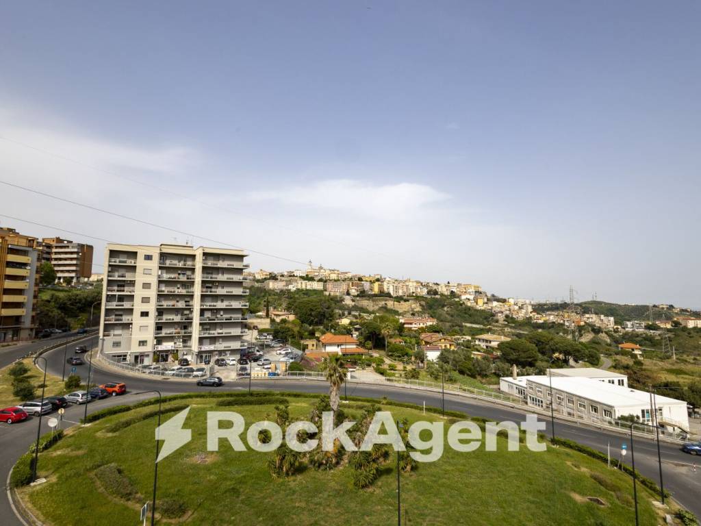 Appartamento a Catanzaro in Viale Vincenzo de Filippis, 68 - Foto 2