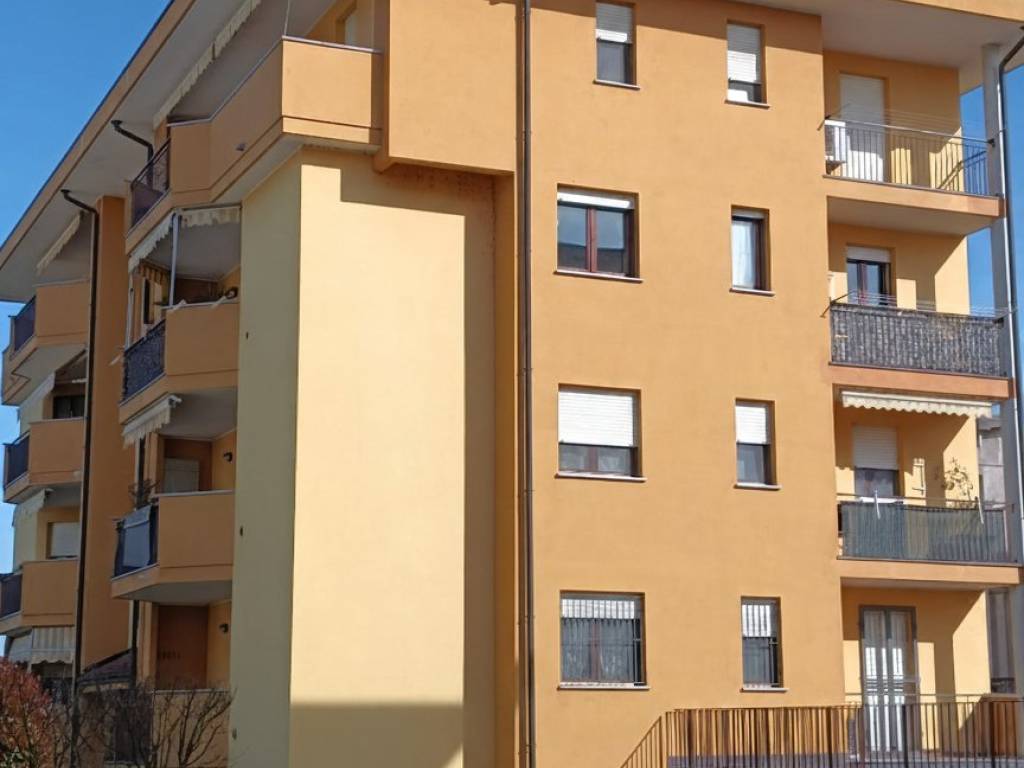 Appartamento a Trecate in Via Monviso, 10 - Foto 3