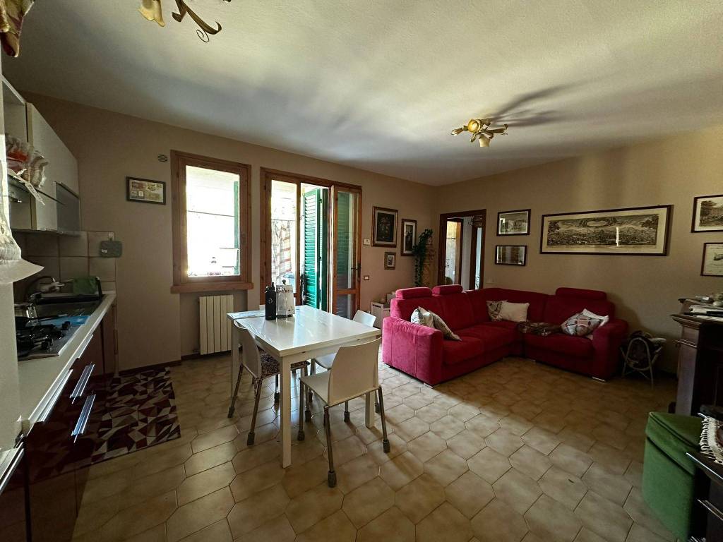 Appartamento a Massa e cozzile in Via Vangile - Foto 2