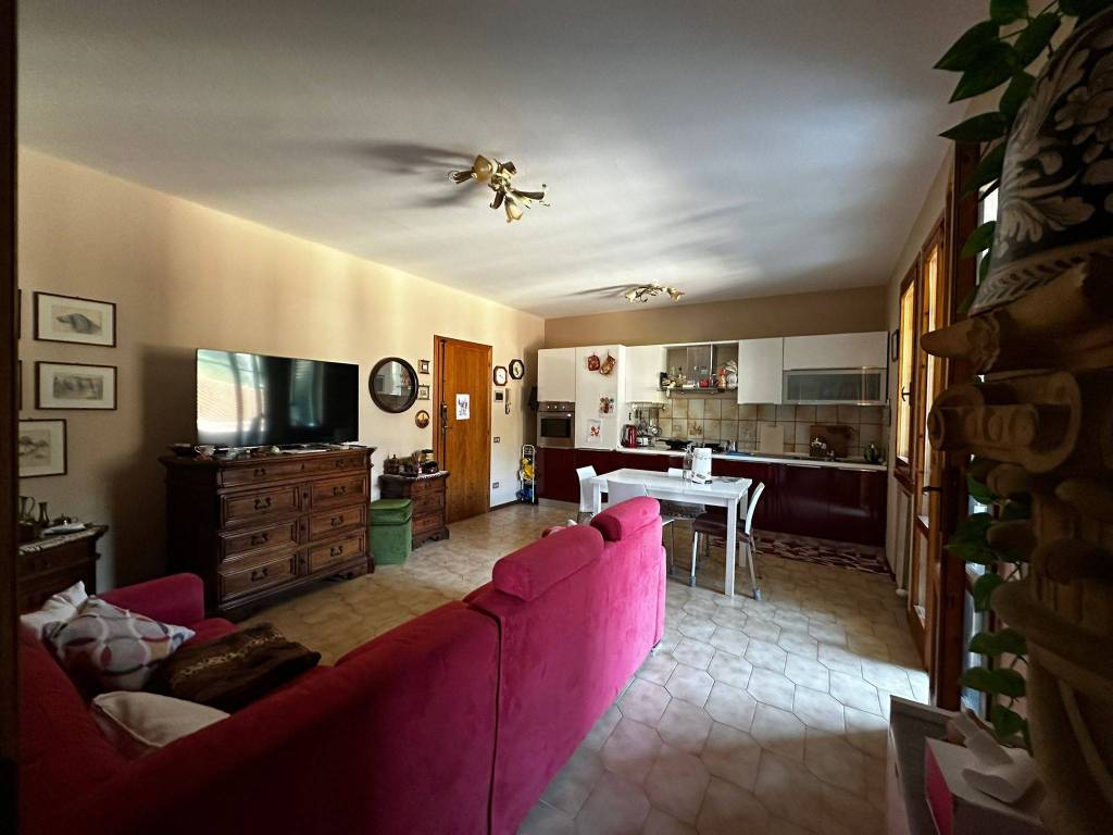 Appartamento a Massa e cozzile in Via Vangile - Foto 5