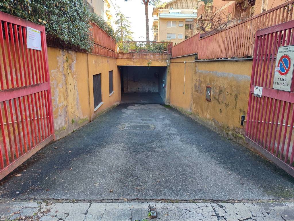 Box / garage a Guidonia montecelio in Via Monte Bianco, 100 - Foto 4