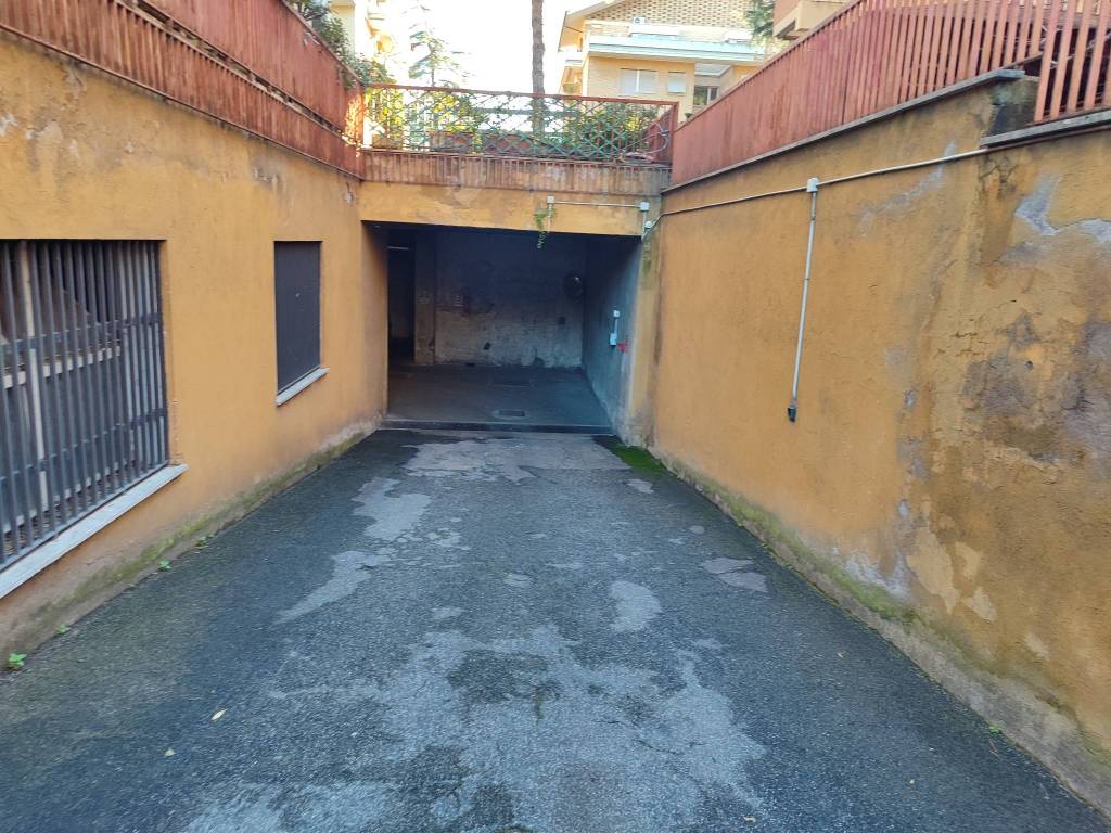 Box / garage a Guidonia montecelio in Via Monte Bianco, 100 - Foto 5
