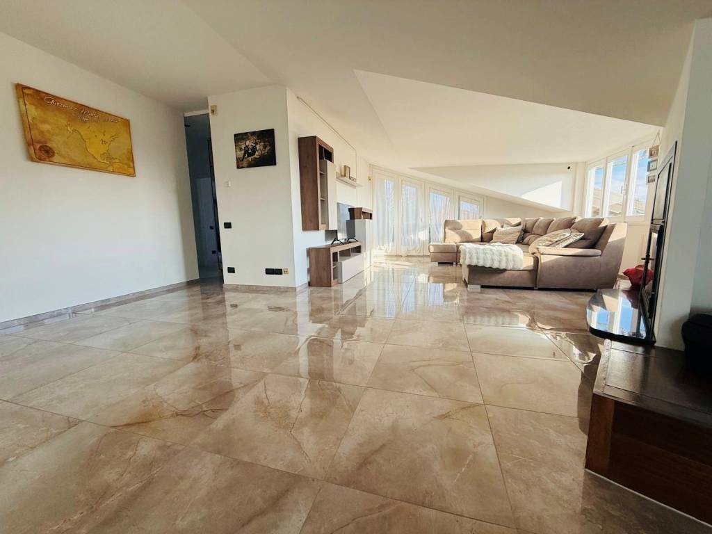 Attico / mansarda a Olgiate comasco - Foto 4