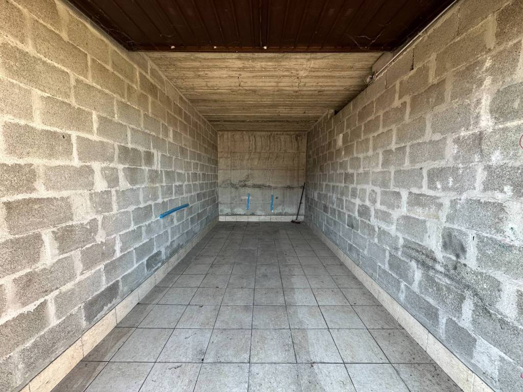 Box / garage a Dormelletto in Via Federico Tesio, 1 - Foto 3