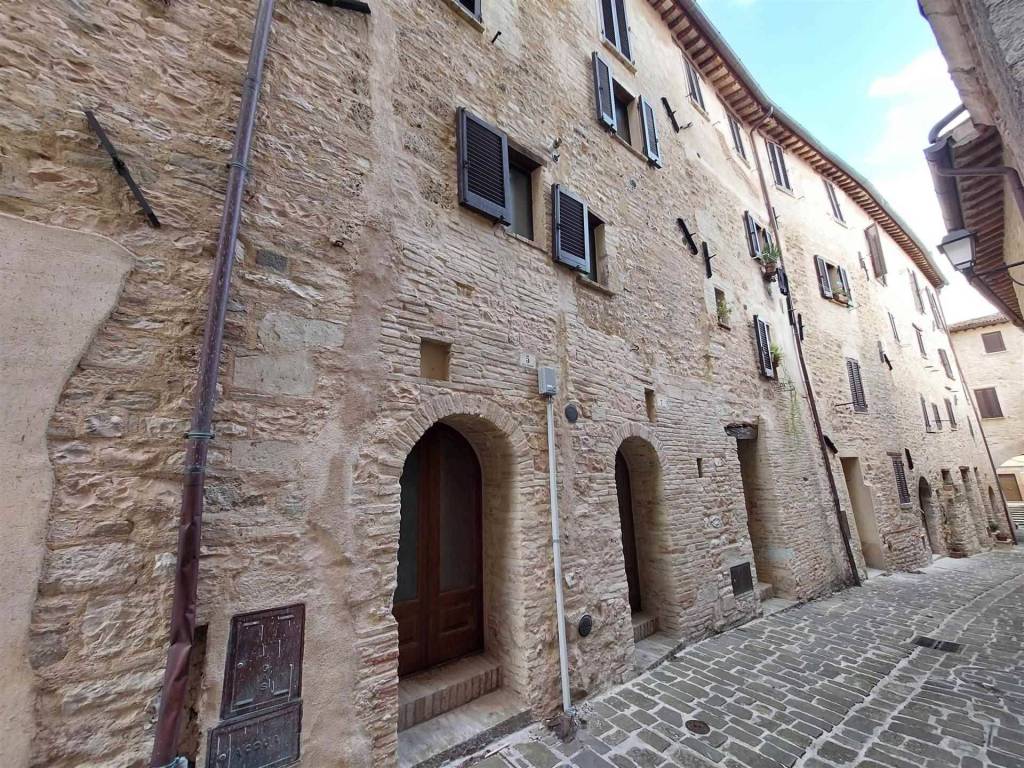 Appartamento a Nocera umbra in Via San Martino, 5 - Foto 2