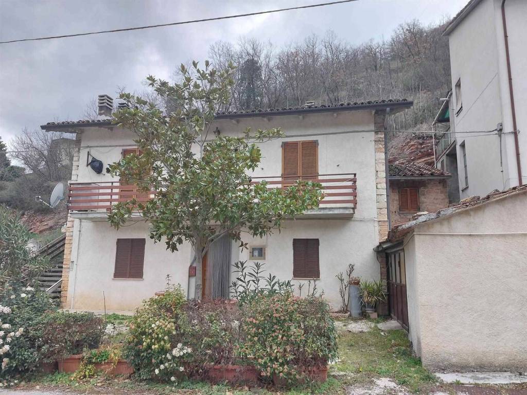 Casa indipendente a Nocera umbra in Via Schiagni snc - Foto 4