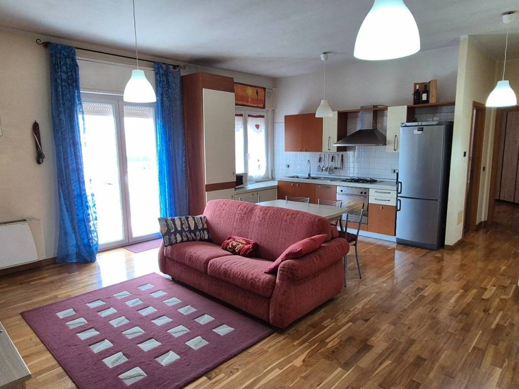 Appartamento a Pomezia in Via Roma, 161 - Foto 2