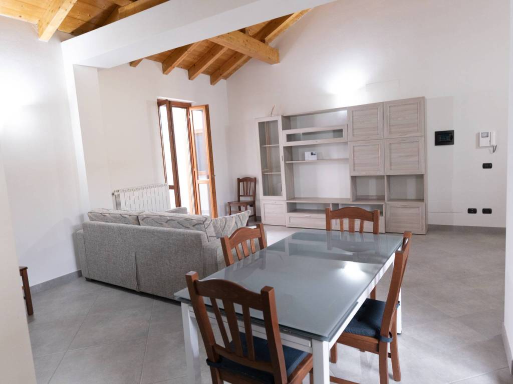Appartamento a Oleggio in Corso Giacomo Matteotti - Foto 2