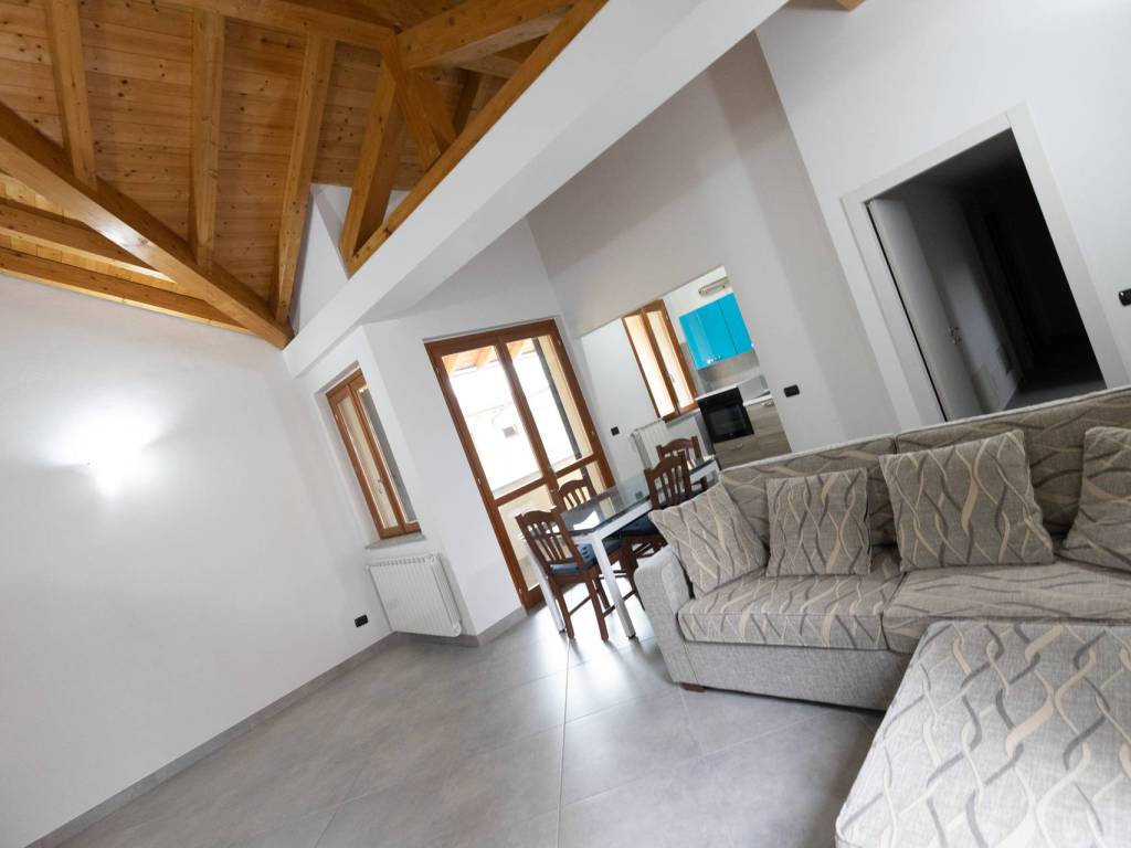 Appartamento a Oleggio in Corso Giacomo Matteotti - Foto 4