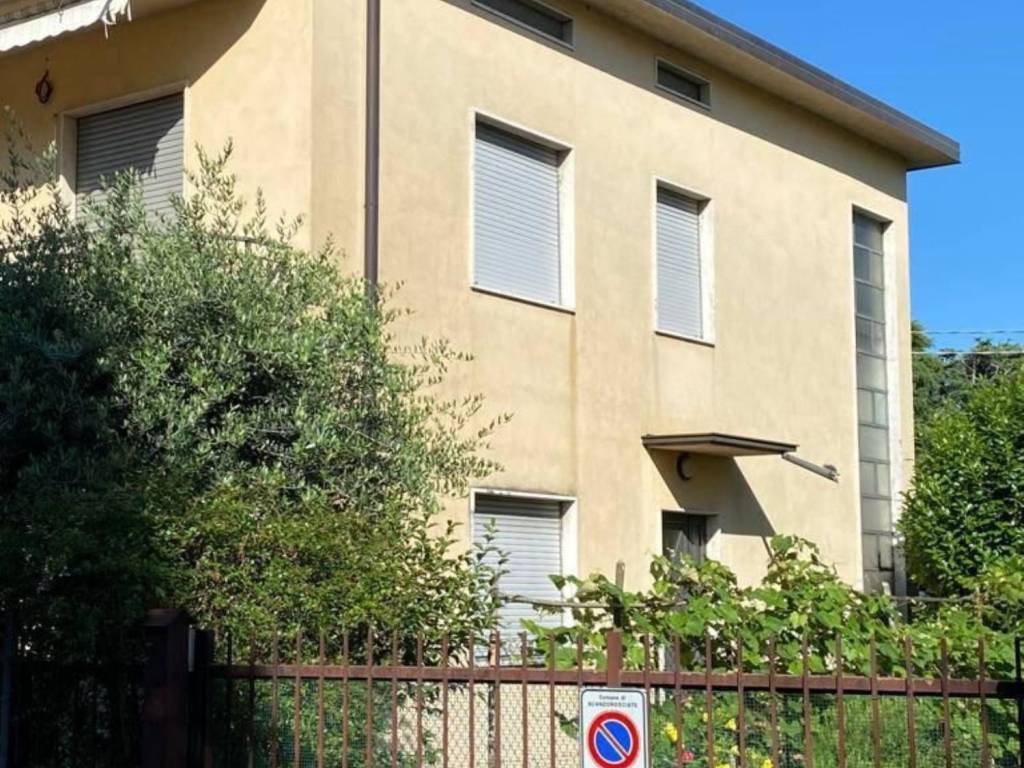 Villa a Scanzorosciate in Via G. Matteotti s.n.c - Foto 2
