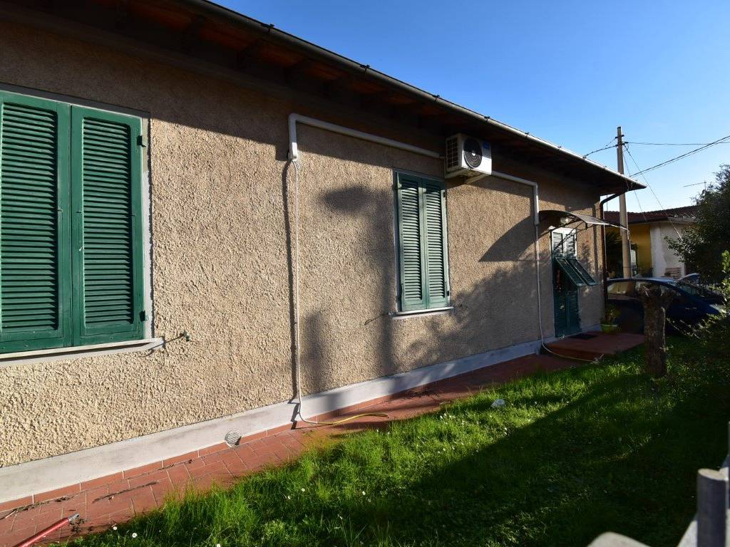 Villa a Pietrasanta in Via Vicinato, 35 - Foto 2