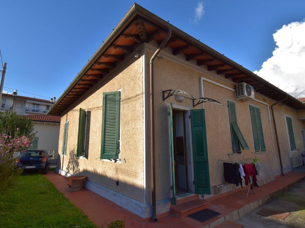 Villa a Pietrasanta in Via Vicinato, 35 - Foto 3