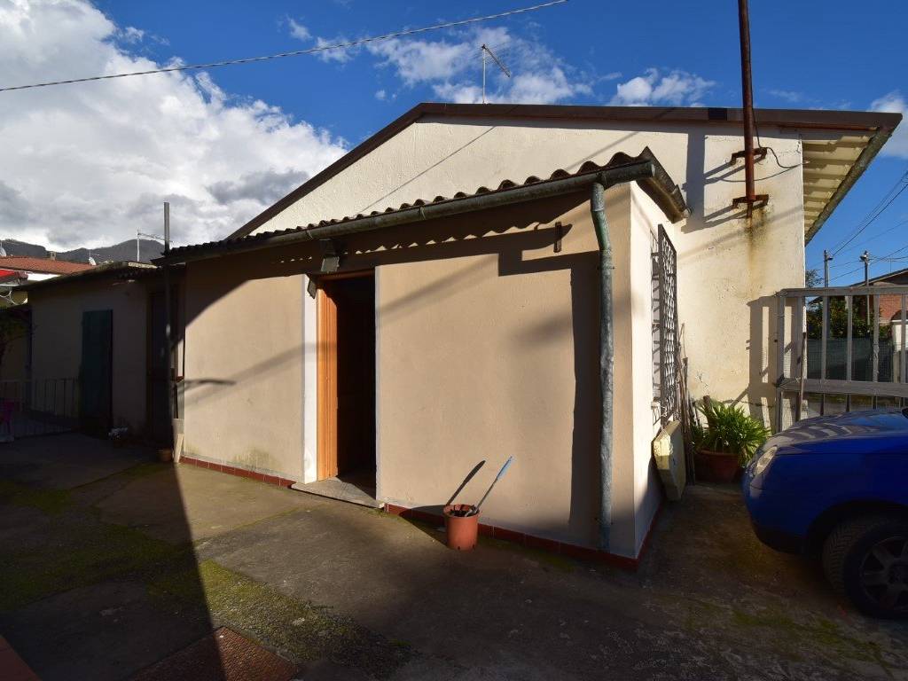 Villa a Pietrasanta in Via Vicinato, 35 - Foto 4