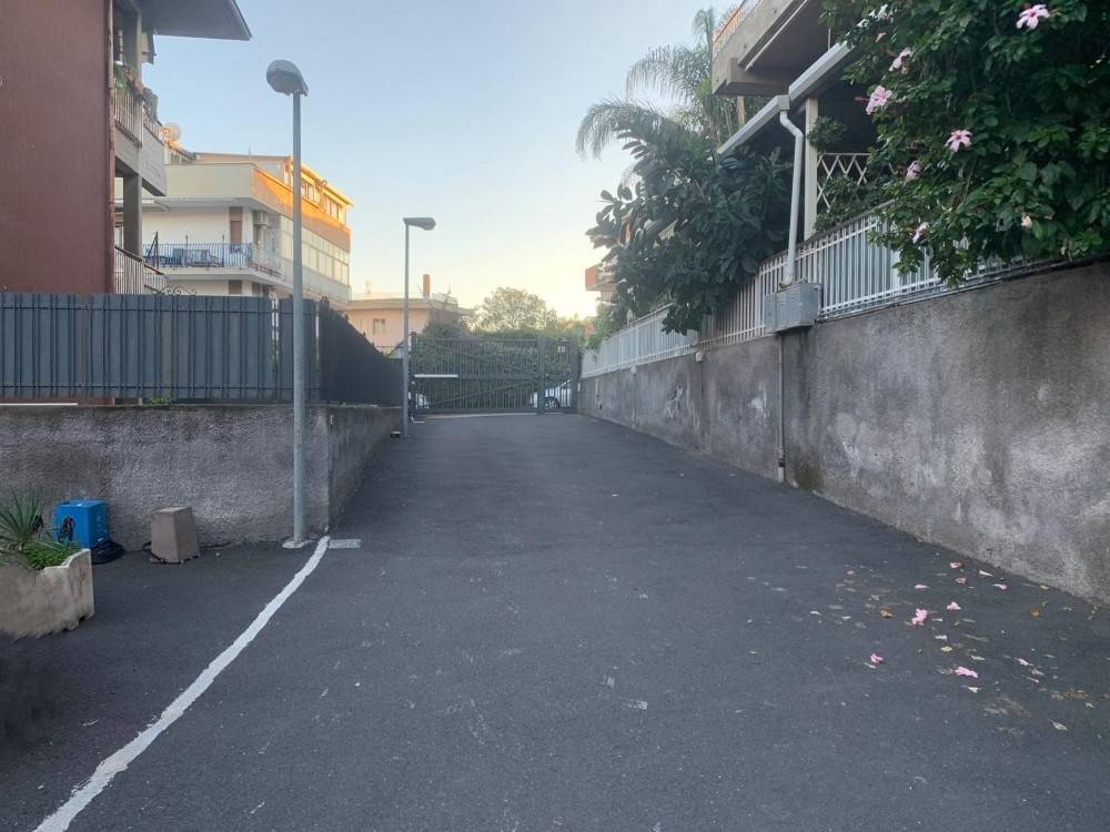 Box / garage a Aci castello in Via Mario Rapisardi - Foto 3