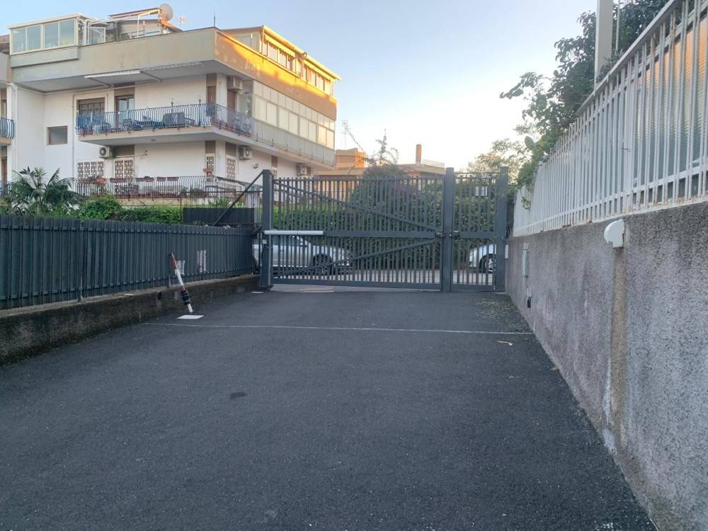 Box / garage a Aci castello in Via Mario Rapisardi - Foto 4