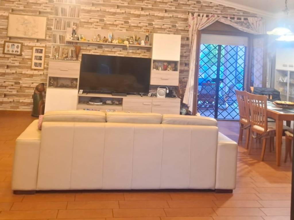 Villa a Pomezia in Viale Priamo - Foto 2