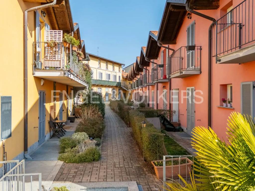 Appartamento a Sesto calende in Via Onorevole Francesco Beltrami, 15 - Foto 2