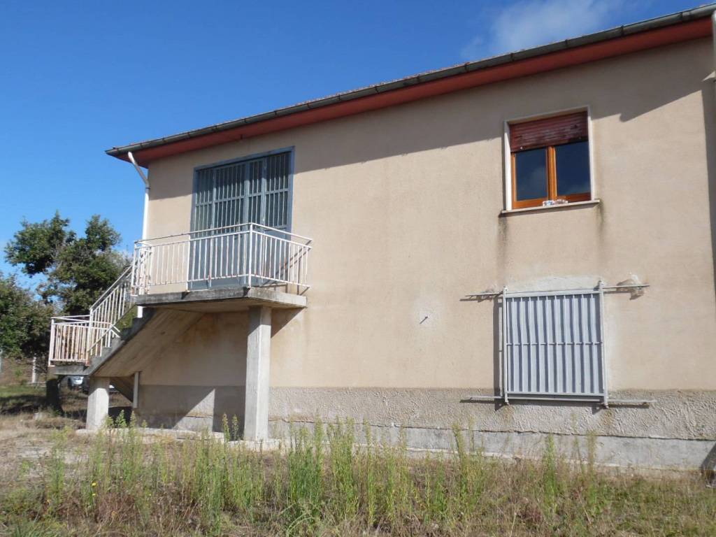 Casa indipendente a Torella dei lombardi in Contrada Scamurci - Foto 3
