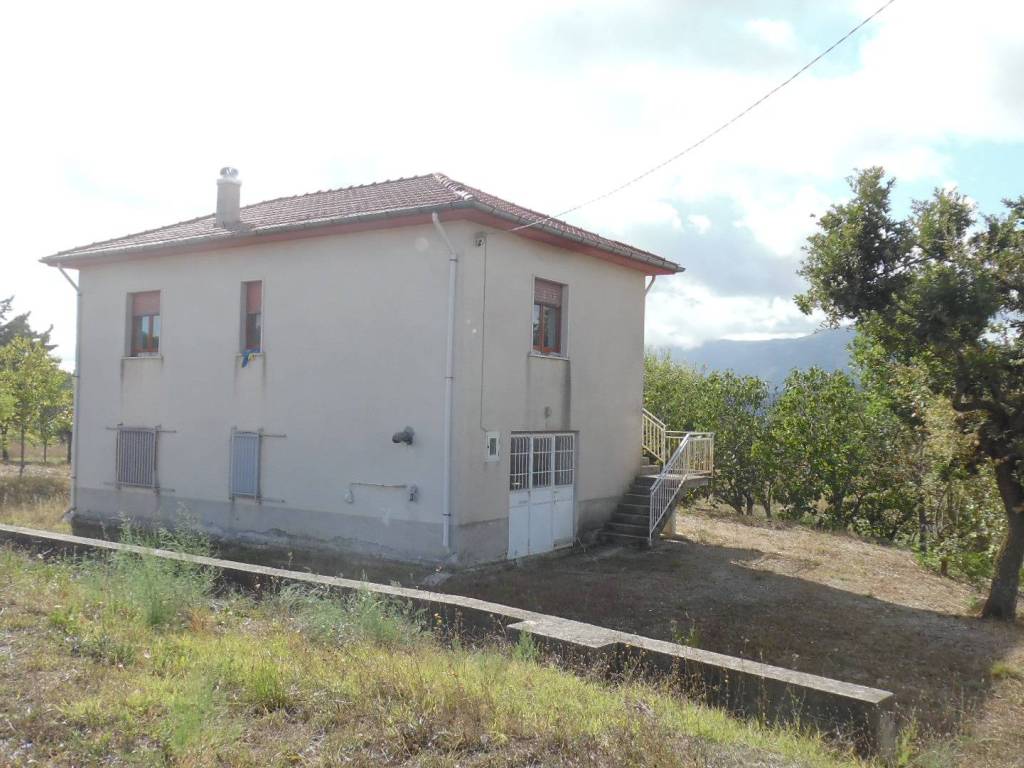 Casa indipendente a Torella dei lombardi in Contrada Scamurci - Foto 4