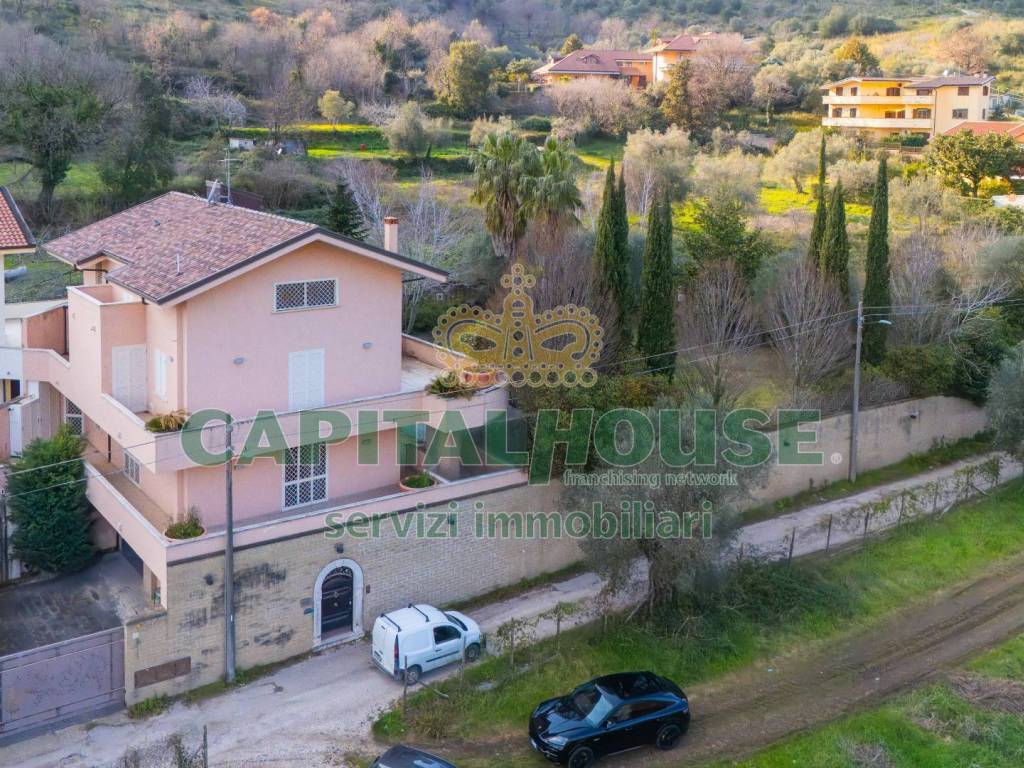 Villa a Caserta in Via Michele Fiorillo - Foto 4