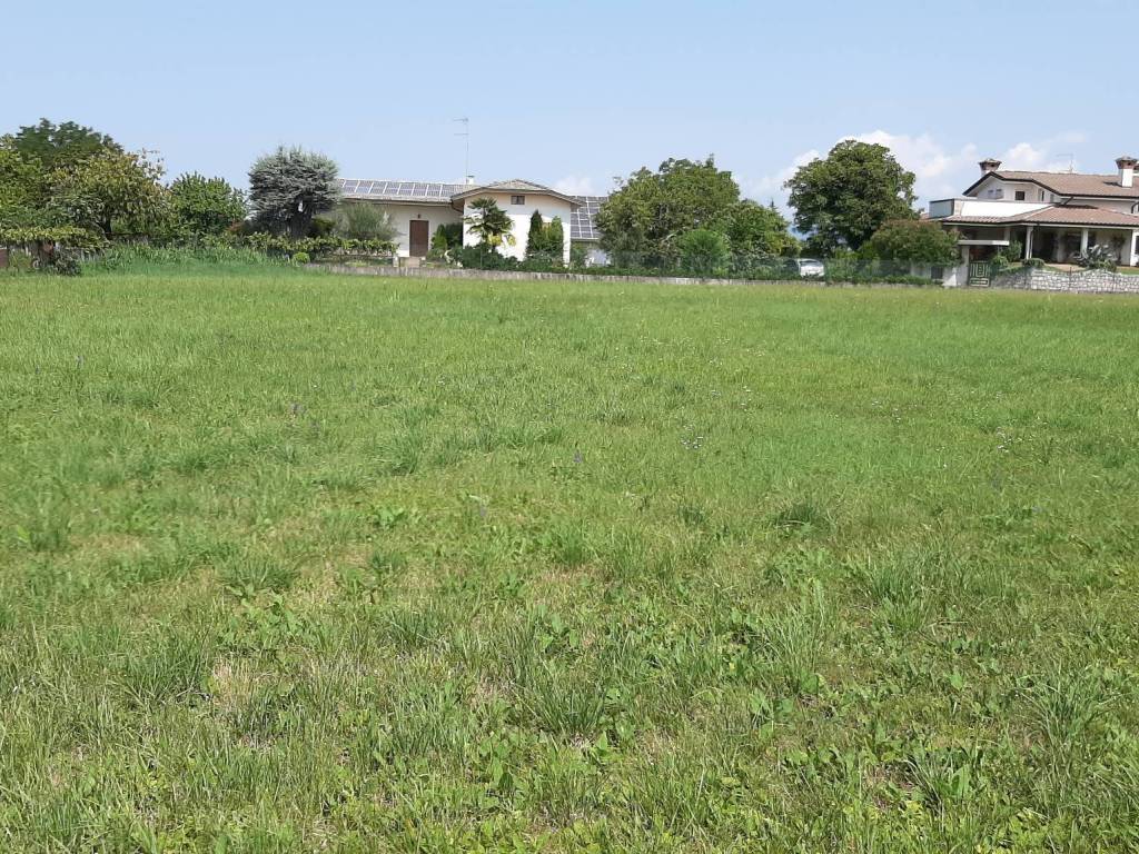 Terreno a Corno di rosazzo in Via Pio Paschini, 21 - Foto 2