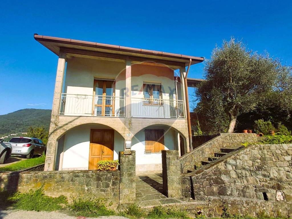 Villa a Beverino in Via 25 Aprile - Foto 2