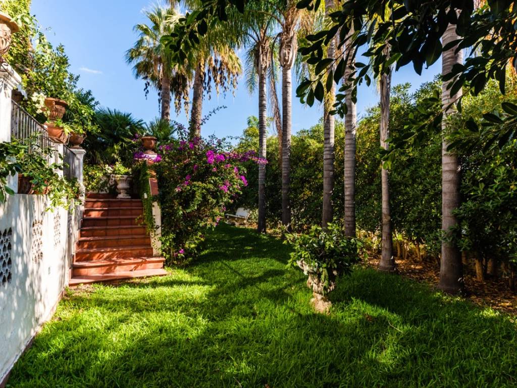 Villa a Aci castello in Via Antonello da Messina, 85 - Foto 2