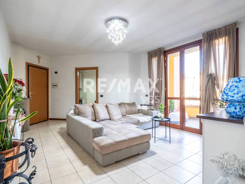 Appartamento a Besana in brianza in Via Ernesto Teodoro Moneta, 24 - Foto 2