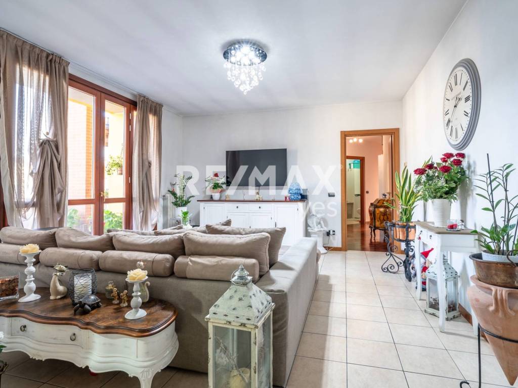 Appartamento a Besana in brianza in Via Ernesto Teodoro Moneta, 24 - Foto 3