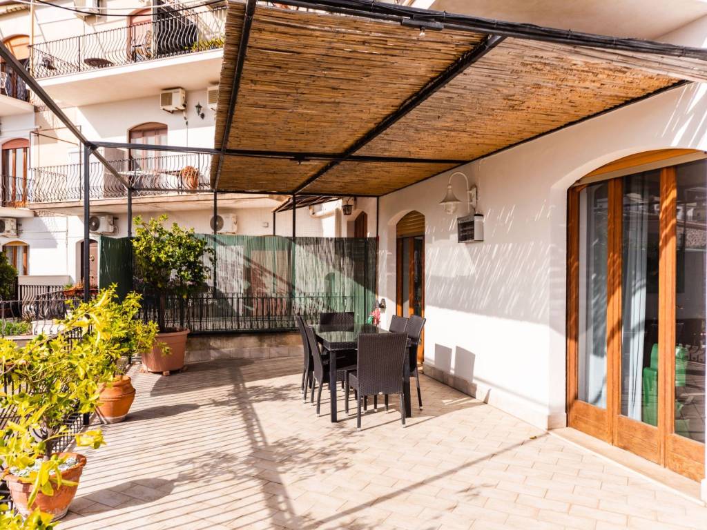 Appartamento a Taormina in Via Gaetano Martino, 10 - Foto 2