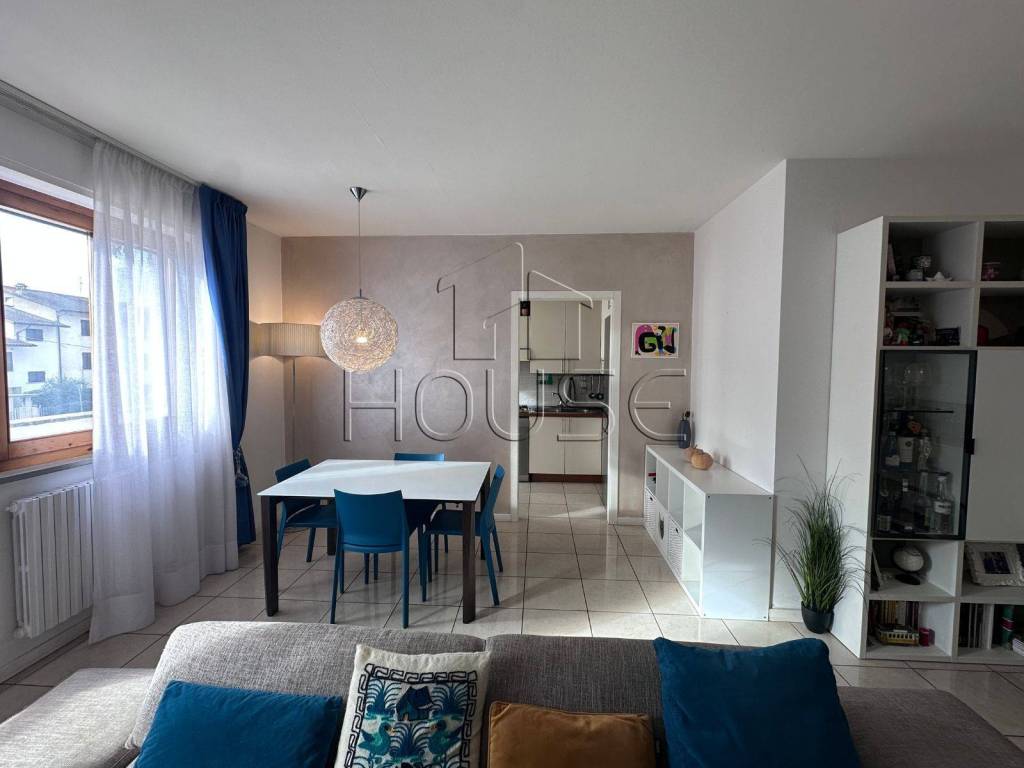 Appartamento a Città di castello in Viale Giuseppe Parini, Trestina, Città di Castello, Perugia, Umbria, 06018, Italia - Foto 2