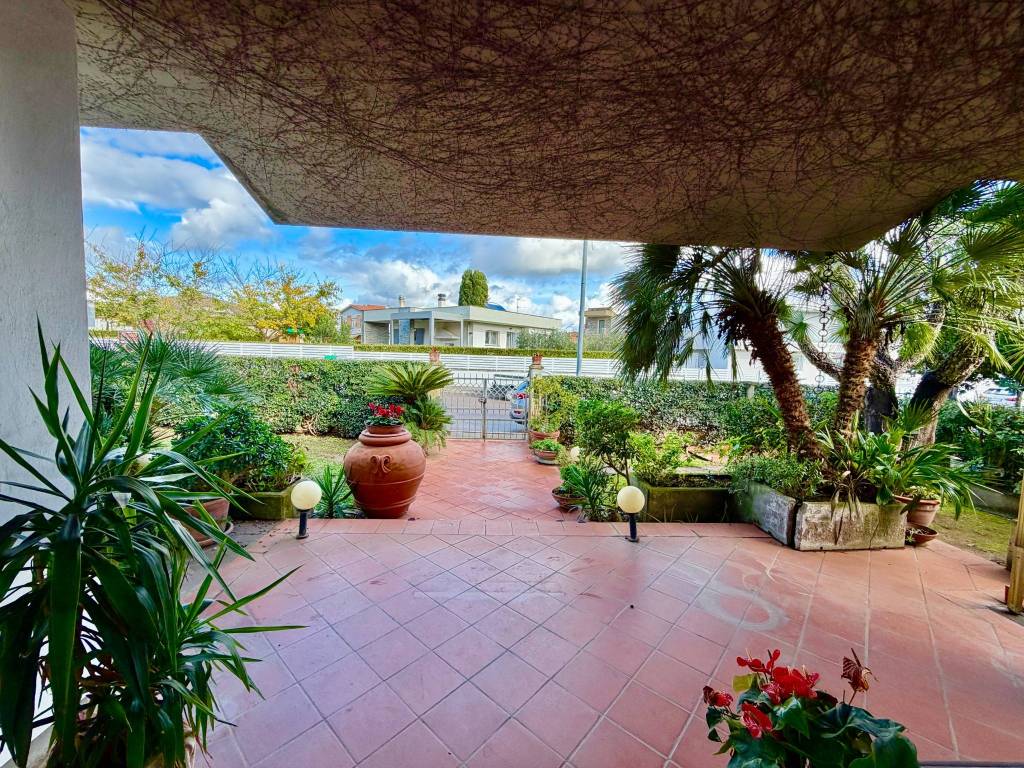 Villa a Follonica in Via Monviso - Foto 2