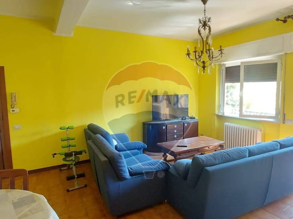 Appartamento a Cittiglio in Via Vittorio Veneto, 5 - Foto 2