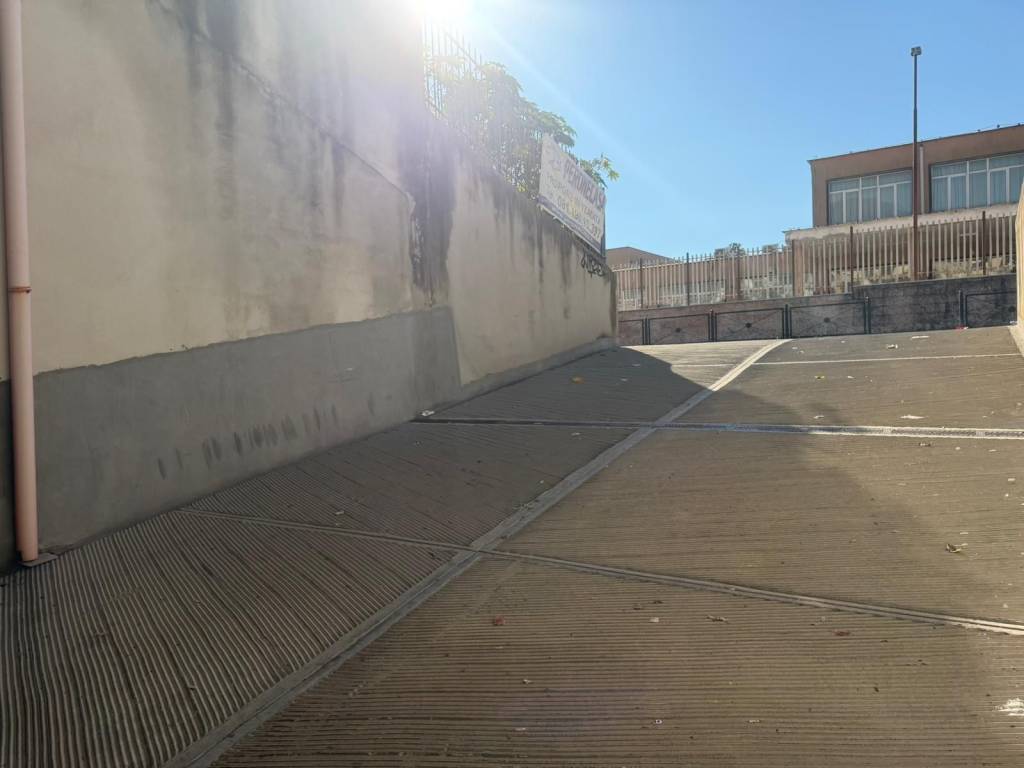 Box / garage a Torre del greco in Viale Campania - Foto 2