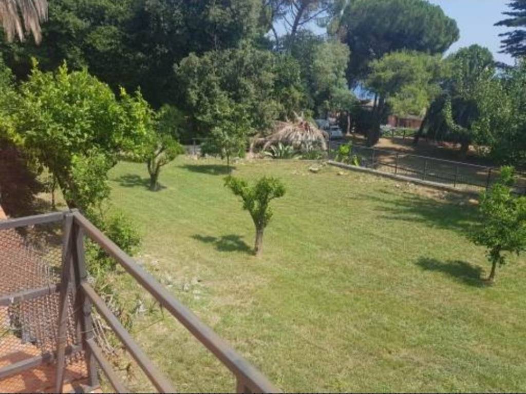 Villa a Varazze in Via dei Pini d'Aleppo - Foto 4